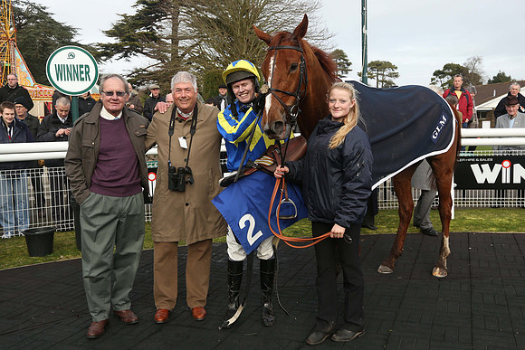 Race1_23rd_Feb_Fontwell12